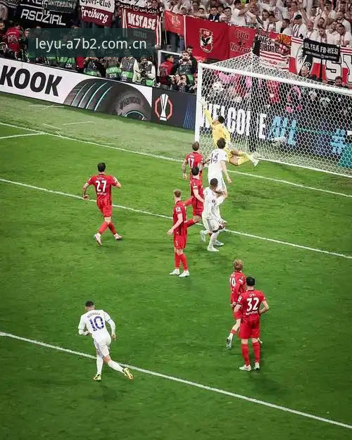 阿斯顿维拉3-0大胜弗赖堡捧杯：欧联杯决赛深度评测与平台观赛体验分析